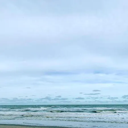 In Near The Beach, Cleaning Included Lägenhet