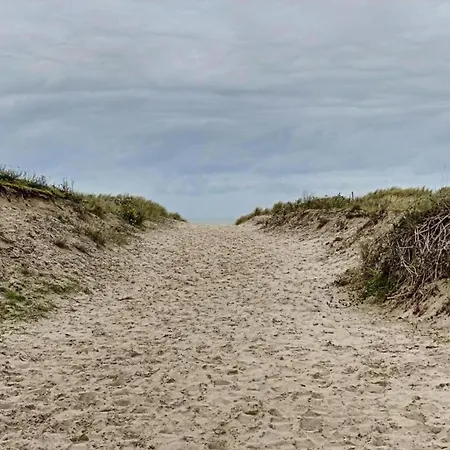 In Near The Beach, Cleaning Included Lägenhet *