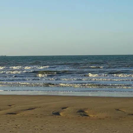 In Near The Beach, Cleaning Included Lägenhet *